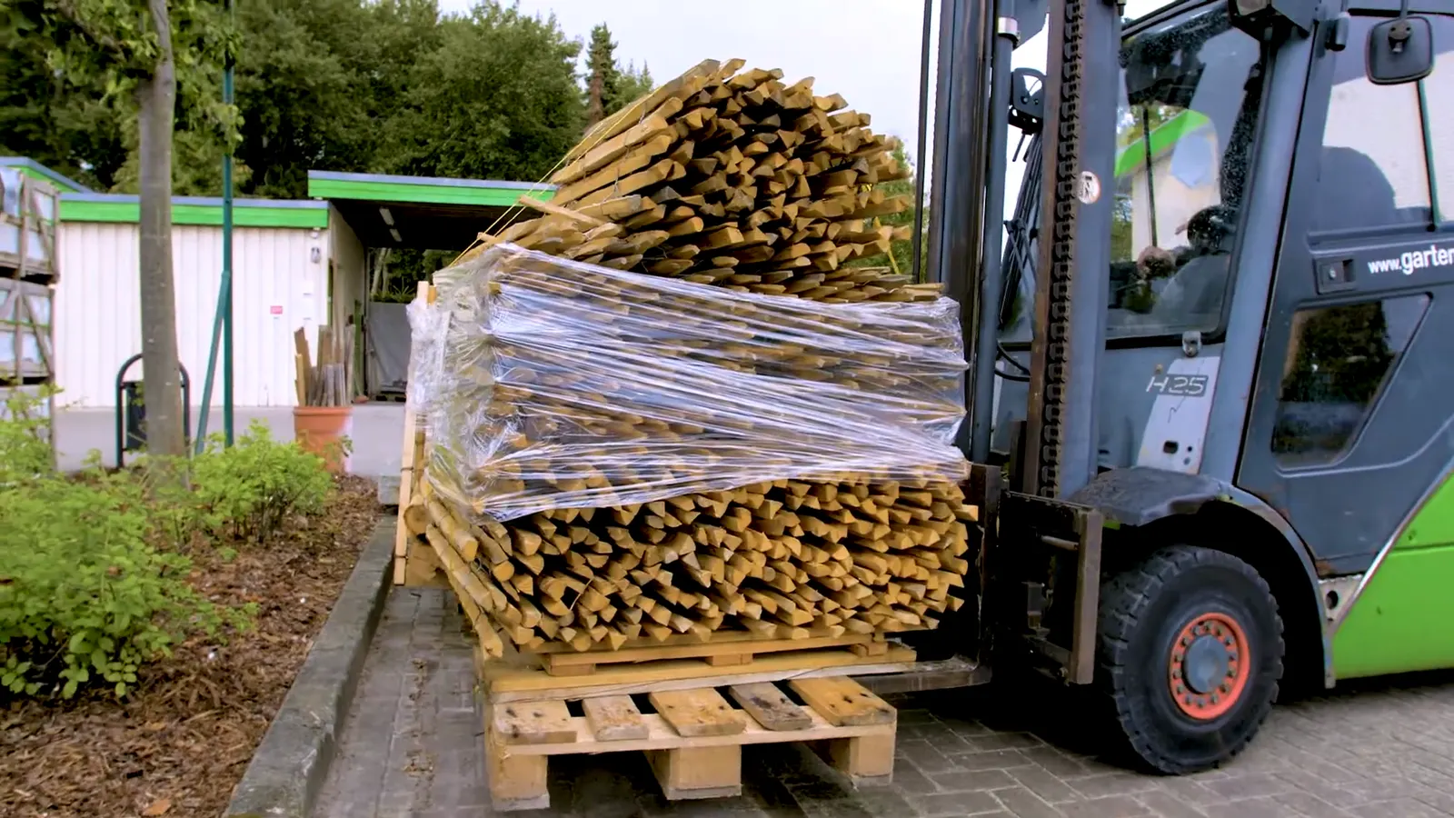 Standbild aus „Imagefilm Gartenprofi Wuttig“ — Imagefilm für Gartenprofi Wuttig