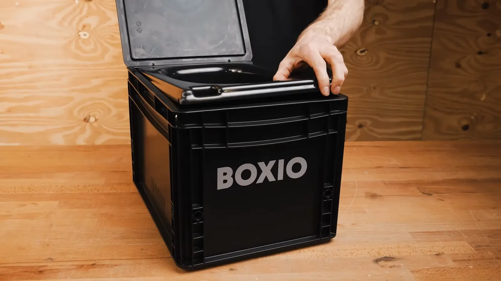 Standbild aus „Was genau ist BOXIO? — Produktvideo“ für Duschkraft