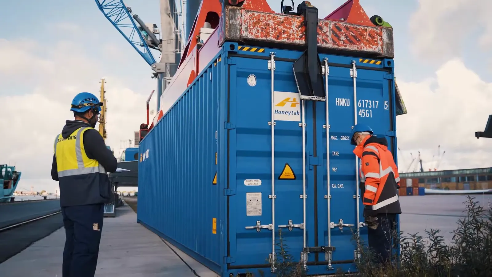 Standbild aus „Containertransport — Erklärfilm Rostock Port“ für Rostock Port