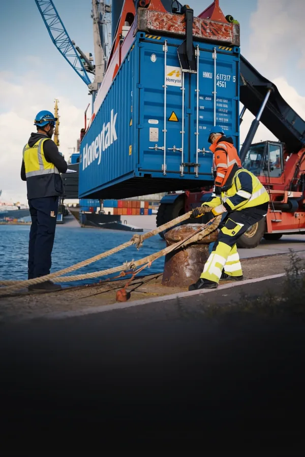 Filmplakat: Containertransport — Erklärfilm Rostock Port — Erklärfilm als Realfilm für Rostock Port