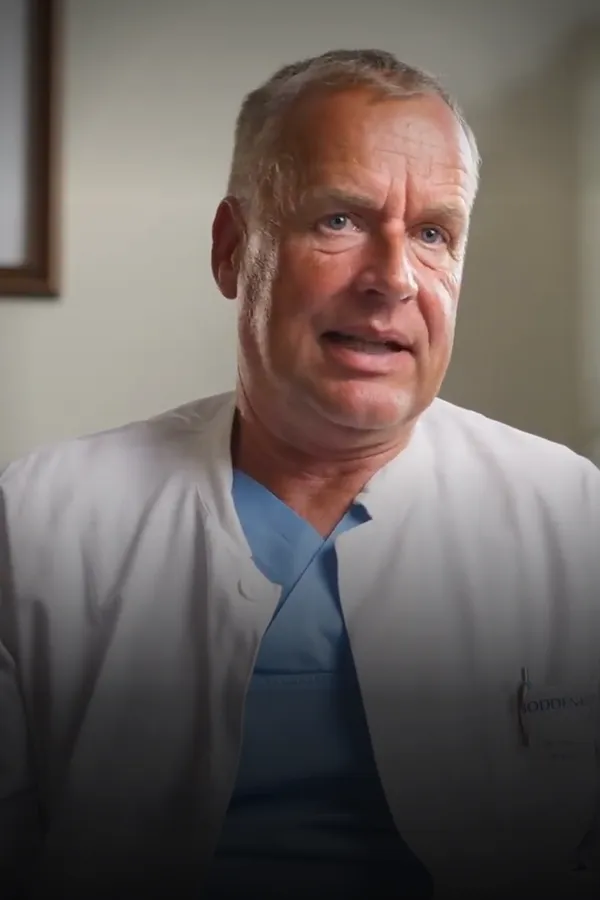 Filmplakat: Bodden-Kliniken: Chefarzt Dr. Hans-Martin Benad über Intensivmedizin und flache Hierarchien — Mitarbeiterstimmen für Bodden-Kliniken